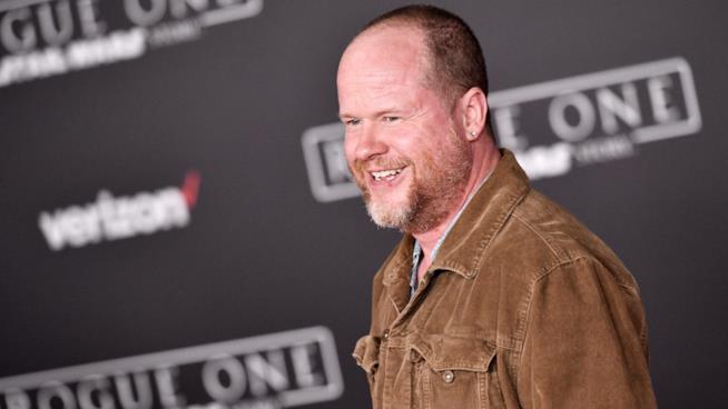 Joss Whedon è ancora collegato al film di Batgirl Joss Whedon alla prima di Rogue One