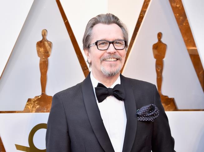 Gary Oldman protagonista e regista in Flying Horse L'attore premio Oscar Gary Oldman