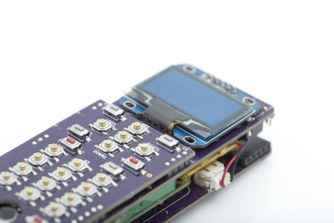 ZeroPhone, ecco il telefono che può essere modificato dall'utente Scatto ravvicinato di ZeroPhone