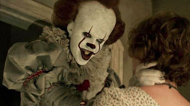 IT - Prima Parte: il debutto in Italia è da oltre 1 milione di euro Pennywise prende Beverly per il collo