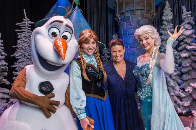 #GiveElsaAGirlfriend, Idina Menzel dice sì a una Elsa gay Idina Menzel e i personaggi di Frozen