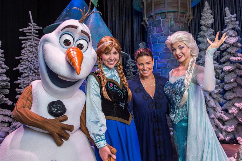#GiveElsaAGirlfriend, Idina Menzel dice sì a una Elsa gay Idina Menzel e i personaggi di Frozen
