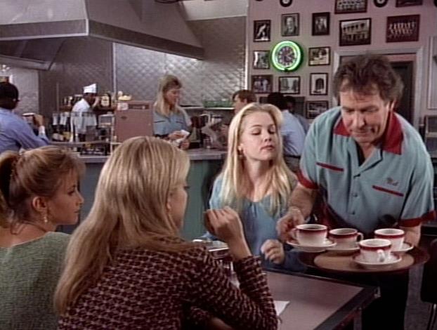Il Peach Pit Una scena all'interno del Peach Pit