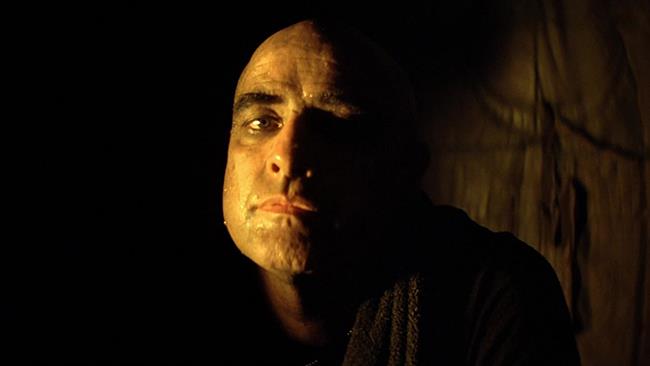 Le differenze tra Apocalypse Now Redux e il film originale Il colonnello Kurtz in una scena del film