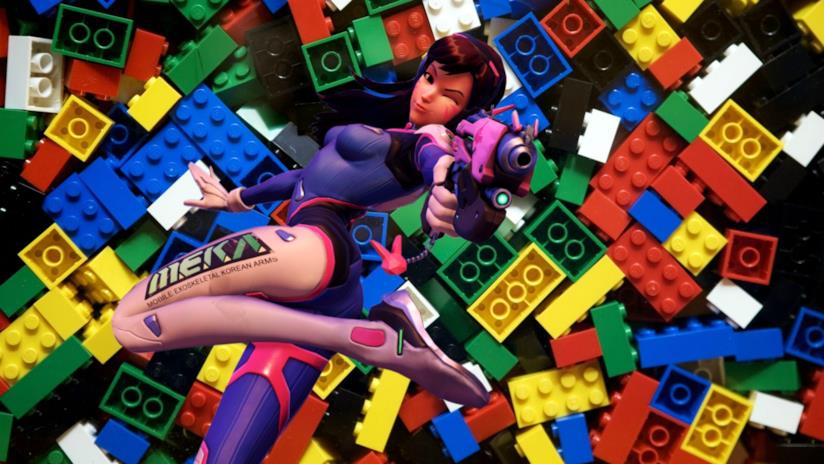 Overwatch, LEGO e Blizzard annunciano i mattoncini a tema D.Va di Overwatch su una distesa di mattoncini LEGO