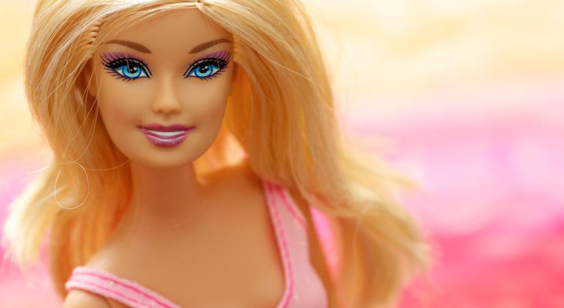 Mattel svela il cognome di Barbie: le reazioni su Twitter sono esilaranti Svelato il cognome della bambola di Mattel più famosa al mondo
