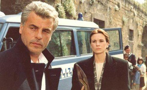 Michele Placido in una scena de La Piovra Michele Placido è il Commissario Cattani ne La Piovra 1