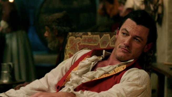 Gaston nel live-action La Bella e la Besita Una scena de La Bella e la Bestia con Gaston