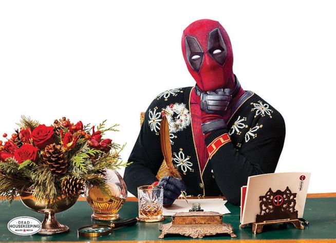 Deadpool si prepara a scrivere la letterina a Babbo Natale Anche Deadpool si prepara al Natale