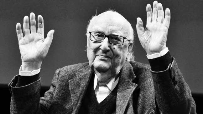 L'Altro Capo Del Filo è il centesimo romanzo di Andrea Camilleri Lo scrittore Andrea Camilleri