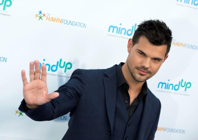 Taylor Lautner new entry del cast di Scream Queens 2 Taylor Lautner è Cassidy Cascade in Scream Queens 2