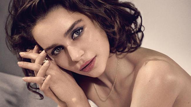 Emilia Clarke era ubriaca e photoshoppata sulla copertina di Esquire in cui è nuda Emilia Clarke nel servizio di Esquire di ottobre 2015