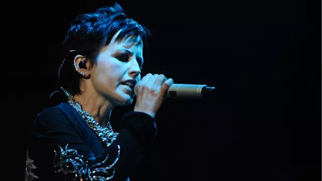 La cantante dei Cranberries, Dolores O'Riordan, è morta improvvisamente a 46 anni Dolores O'Riordan in concerto