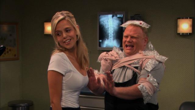 Andy l'impacciato alle prese con le donne Larry Joe Campbell in una scena della serie TV