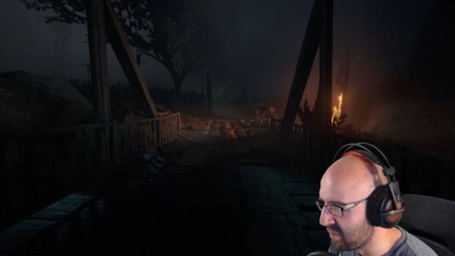 Il giocatore di Outlast 2 insieme alla bambina che lo ha spaventato durante una partita Il gamer di Outlast 2 insieme a sua figlia: protagonisti del video virale su Twitch