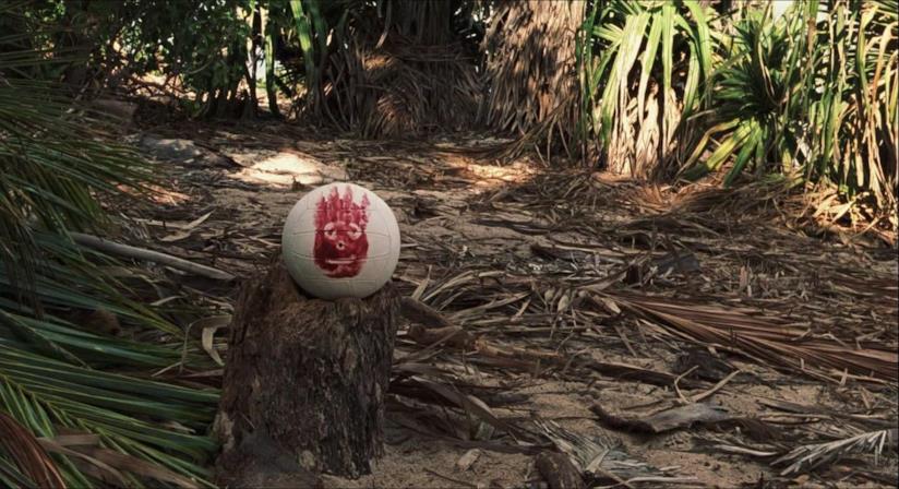 Tom Hanks non è in isolamento con il pallone Wilson di Cast Away Un'immagine del film Cast Away