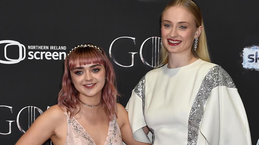 Sophie Turner ha festeggiato l'addio al nubilato con Maisie Williams Sophie Turner e Maisie Williams durante l'addio al nubilato