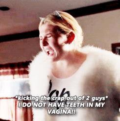 Scream Queens - Chanel #5 Chanel #5 difende Tyler in Scream Queens