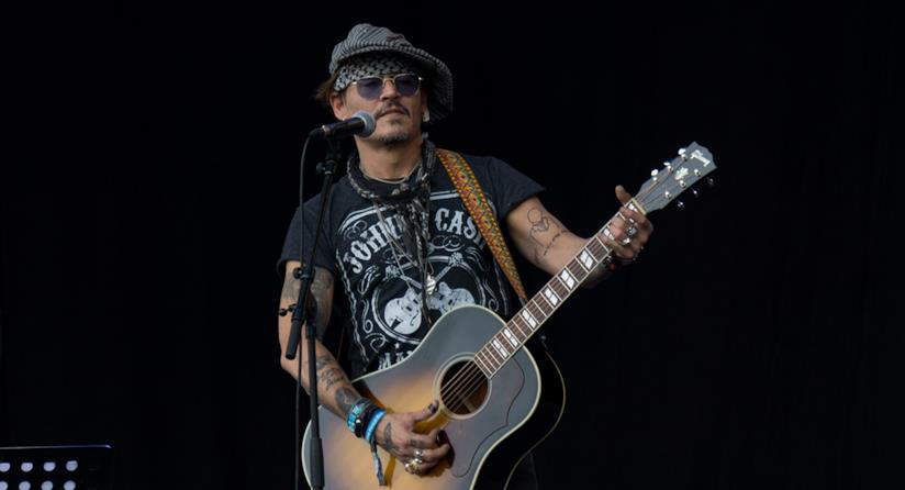 Johnny Depp: nuove voci in sua difea contro Amber Heard Johnny Depp al Festival di Glastonbury