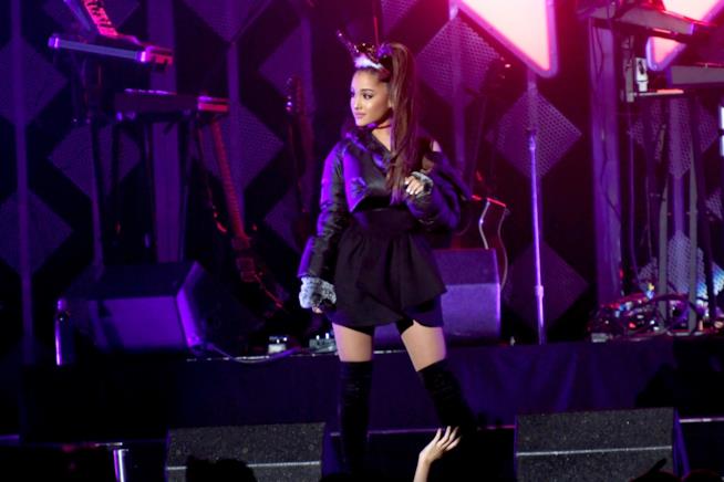 Dei troll americani se la sono presa con Ariana Grande Ariana Grande in concerto