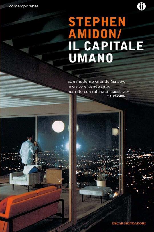 Il capitale umano verrà nuovamente adattato per il grande schermo Nella cover de Il capitale umano, un uomo dal suo appartamento guarda la città illuminata di notte