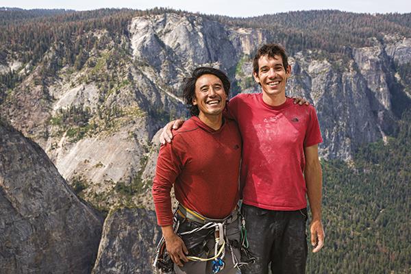 Jimmy Chin con l'amico Alex Honnold sulla vetta di El Capitan Jimmy Chin e Alex Honnold: El Capitan