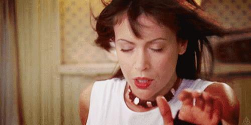 Alyssa Milano nei panni di Phoebe Halliwell in Streghe Alyssa Milano in una scena premonitrice di Streghe