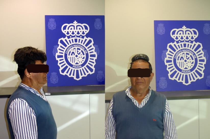 Un uomo colombiano è stato scoperto con mezzo chilo di cocaina sotto il parrucchino all'aeroporto di Barcellona La foto segnaletica fatta dalla Policía Nacional dopo l'arresto