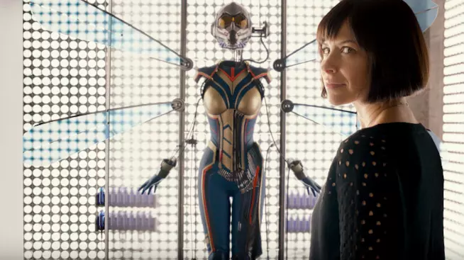 Ant-Man and the Wasp inizia le riprese il 6 luglio 2017 Hope Van Dyne con l'uniforme di Wasp in Ant-Man