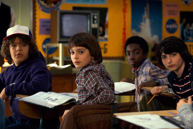I libri da leggere prima di Stranger Things 3 Dustin, Will, Mike e Lucas a scuola