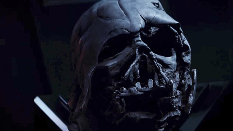 Star Wars, arrivano le prime ipotesi sull'interprete di Darth Vader in Rogue One La maschera di Darth Vader in Il Risveglio Della Forza