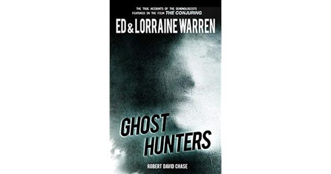 Ghost Hunters, uno dei molti libri scritti dai coniugi Warren insieme a vari autori Ghost Hunters dei coniugi Warren