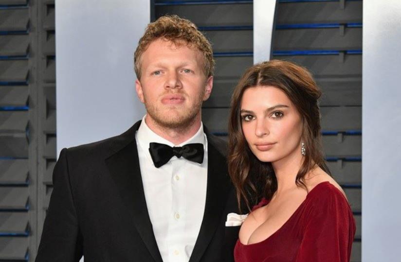 Emily Ratajkowski in difesa del marito, che non paga l'affitto Emily Ratajkowski e Sebastian Bear-McClard a un evento
