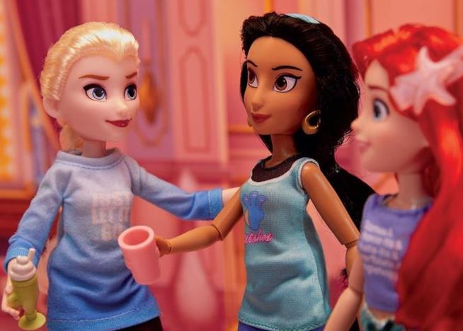 Hasbro dedica un set di bambole alle Principesse Disney di Ralph Spacca Internet Scatto ravvicinato delle bambole di Jasmine, Elsa e Ariel