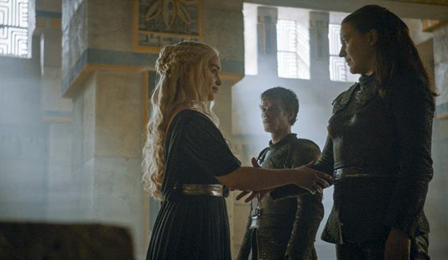 Daenerys e Yara potrebbero stare insieme Daenerys e Yara in Game of Thrones