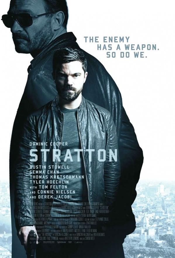 Stratton Dominic Cooper in posa con la pistola in Stratton