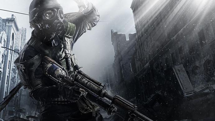 Un soldato di Metro 2033 si prepara ad affrontare il silver screen Immagine in CGI di un soldato in uniforme e maschera anti-gas, con sfondo post-apocalittico