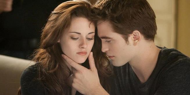 Differenze tra libri e film della saga di Twilight Una scena di Twilight con Kristen Stewart e Robert Pattinson