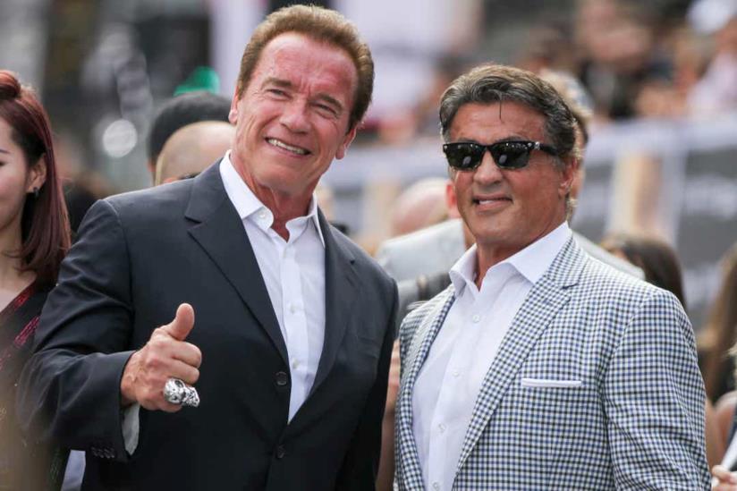 Arnold Schwarzenegger celebra Rambo: Last Blood e prende in giro Sylvester Stallone per il suo coltello Schwarzenegger e Stallone ad un evento