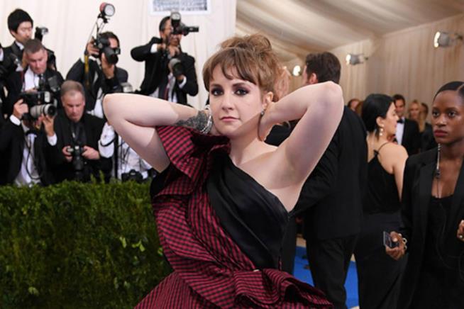 Lena Dunham ricoverata in ospedale durante il Met Gala Primo piano di Lena Dunham al Met Gala