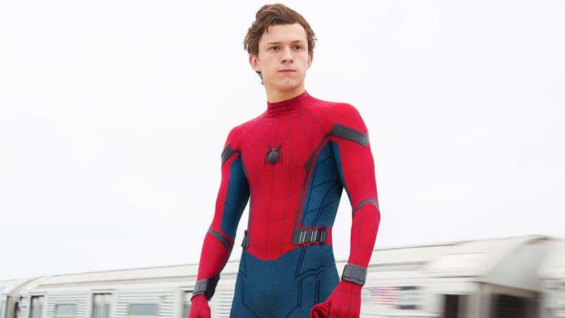 Tom Holland ha rubato alcuni oggetti dai set Marvel Tom Holland nei panni di Spider-Man