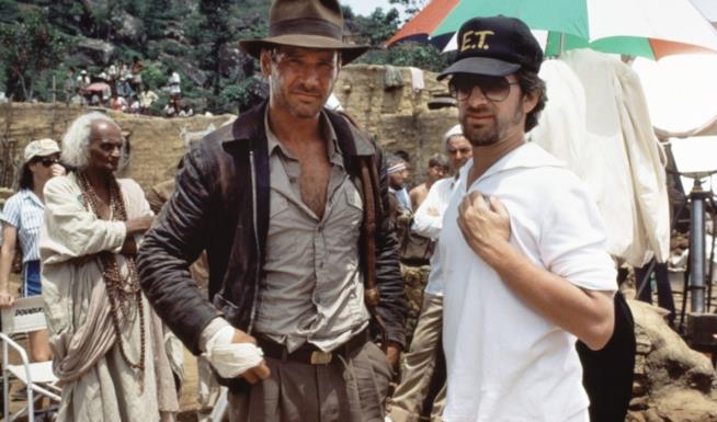 Steven Spielberg, il papà di indiana Jones a Cannes per presentare Il GGG - Il grande gigante gentile Harrison Ford e Steven Spielberg sul set di Indiana Jones e il tempio maledetto