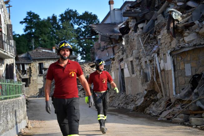 L'IA per predire le scosse di assestamento I soccorsi in una zona devastata dal terremoto