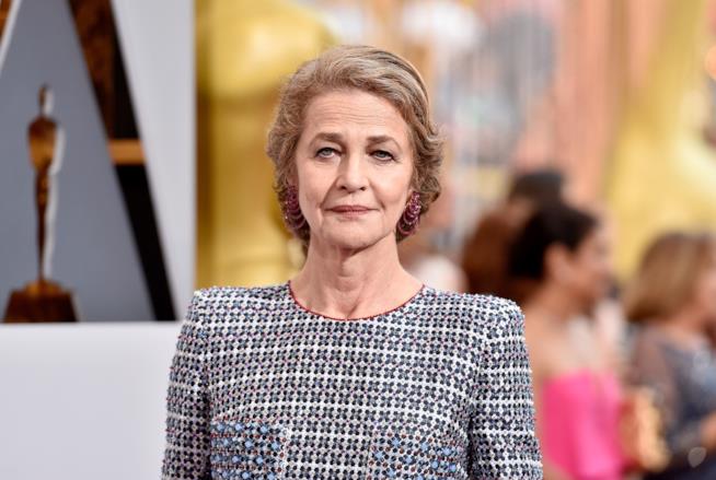 L'attrice di Dexter ha criticato il discusso finale di Dexter L'attrice Charlotte Rampling, elegantissima all'88° Annual Academy Awards