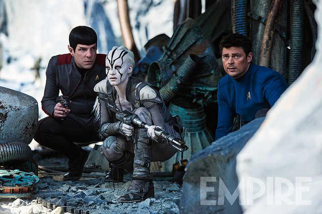 Star Trek Beyond, arrivano nuove immagini del film Rivelati nuovi personaggi dalle foto di Star Trek Beyond