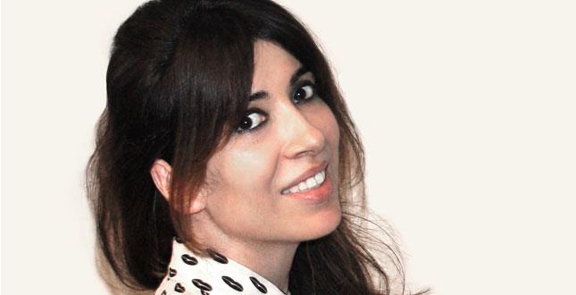 Ester Viola L'autrice del romanzo L'amore è eterno finché non risponde