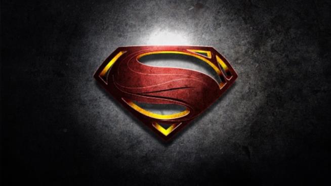 I supereroi in costume raccontano le loro difficoltà nell'andare in bagno La S simbolo di Superman, tratta dal film L'uomo d'acciaio