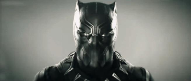 Chadwick Boseman è Black Panther Un'immagine di Black Panther