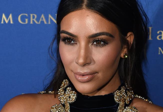 Kim Kardashian svela il mistero delle sue foto in bianco e nero Primo piano di Kim Kardashian