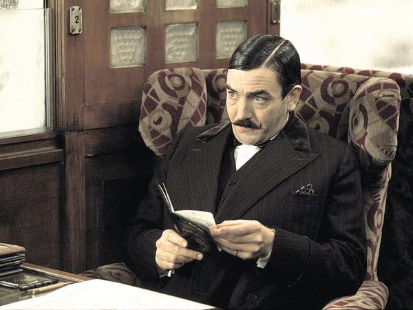 Assassinio sull'Orient Express Albert Finney nel ruolo di Hercule Poirot in Assassinio sull'Orient Express